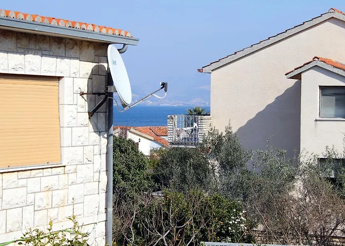 Apartman By The Sea Arbanija, Ciovo - 6062 *